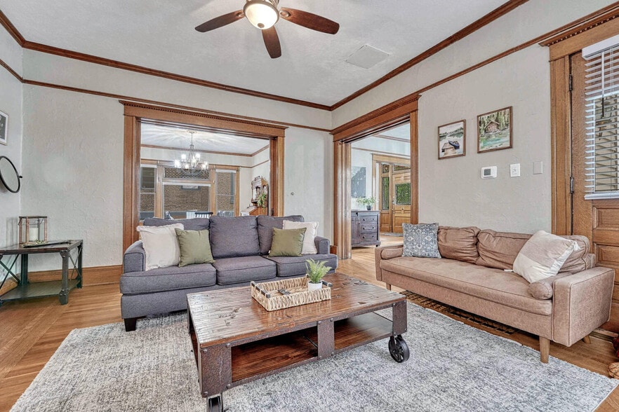 More Photos Of 6 Boulder Crescent St, Colorado Springs Hotel For Sale