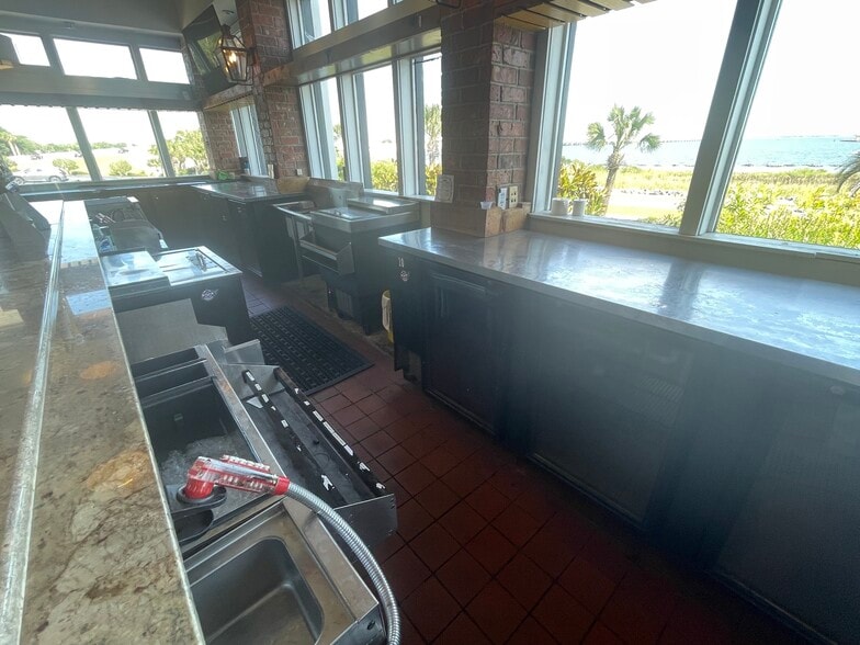 More Photos Of 905 E Gregory St, Pensacola Restaurant For Sale