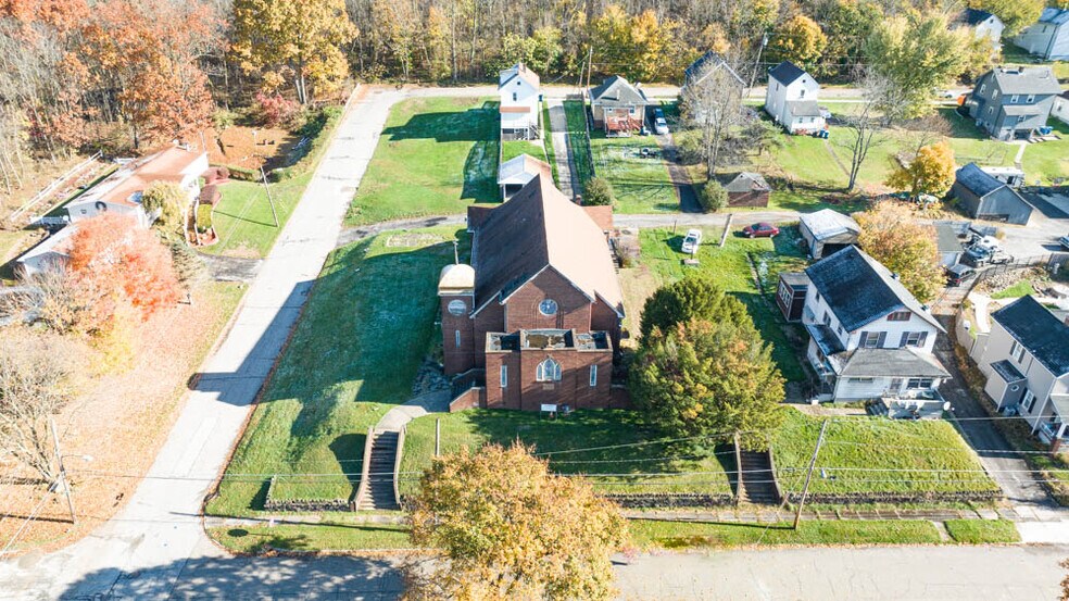 More Photos Of 115 Frank St, Struthers Flex For Sale