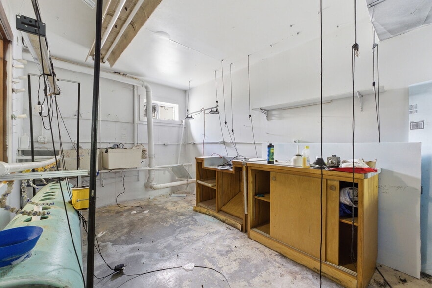 More Photos Of 2122 S Glenstone Ave, Springfield Freestanding For Sale