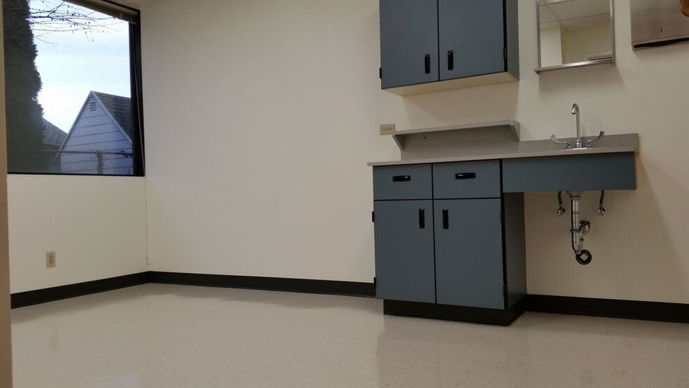 More Photos Of 10373 NE Hancock St, Portland Medical For Sale
