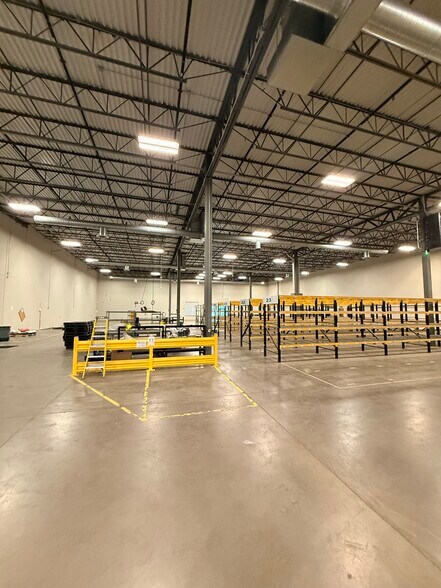 More Photos Of 2015 Silver Bell Rd, Eagan Industrial For Lease