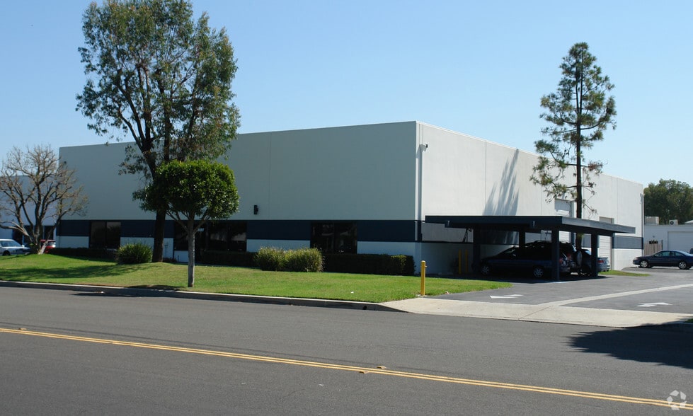 More Photos Of 20700 Belshaw Ave, Carson Warehouse For Lease