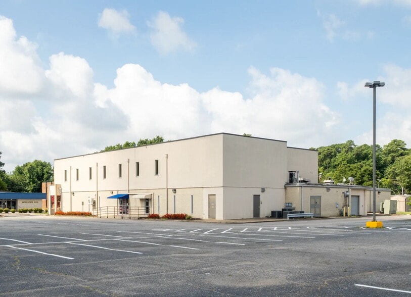 More Photos Of 962 Norfolk Sq, Norfolk Medical For Lease