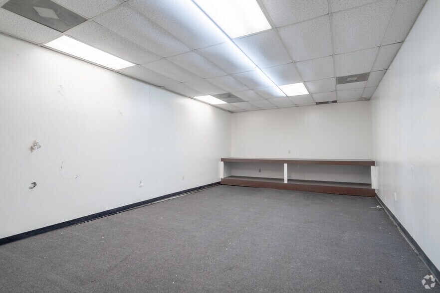 More Photos Of 6501 Goforth St, Houston Warehouse For Lease