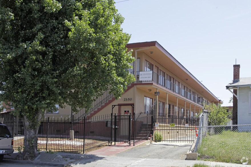 Primary Photo Of 2550 35th Ave, Oakland Apartments For Sale