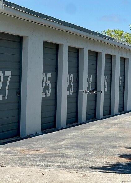 More Photos Of 1330 S Killian Dr, Lake Park Warehouse For Lease