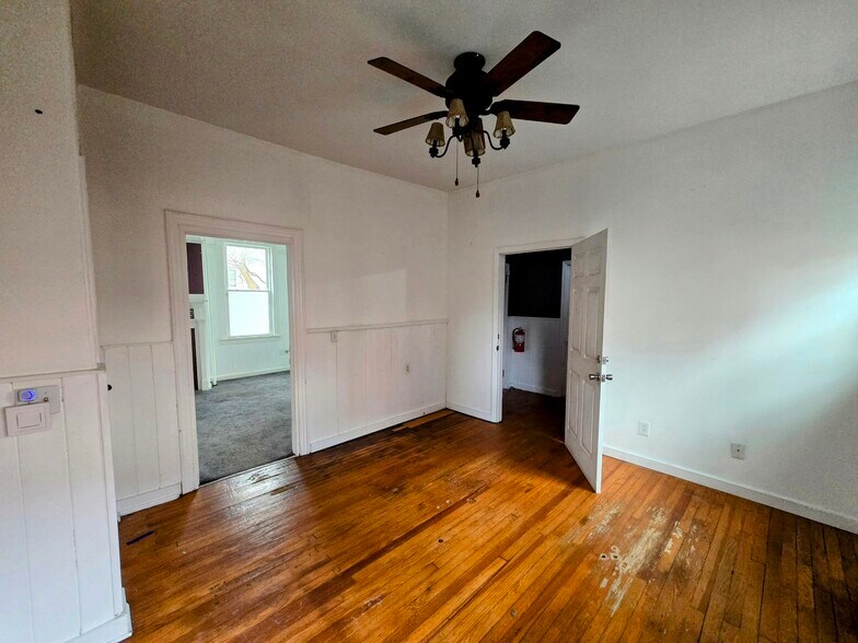 More Photos Of 130 Mansfield St, Belvidere Multifamily For Lease