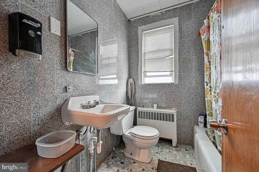 More Photos Of 13 N East Blvd, Vineland Flex For Sale