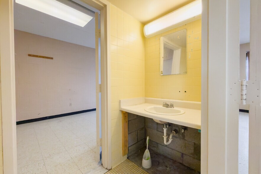 More Photos Of 6902 Chicago Rd, Warren Schools For Sale