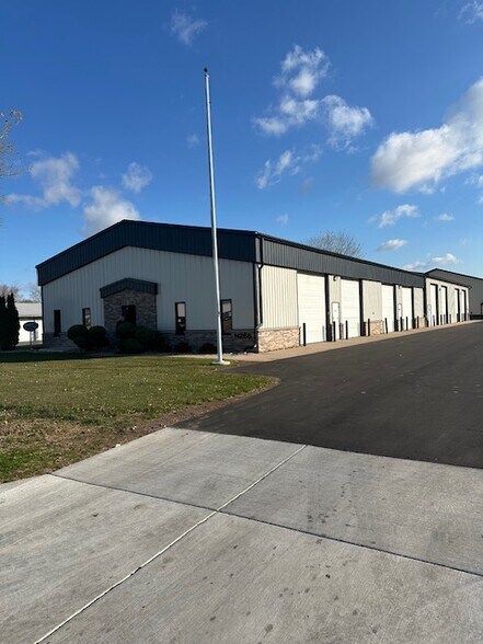 Primary Photo Of N266 Stoney Brook Rd, Appleton Flex For Lease