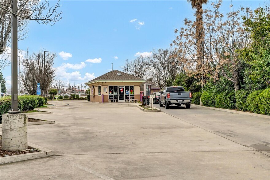 More Photos Of 1720 E Noble Ave, Visalia Fast Food For Sale