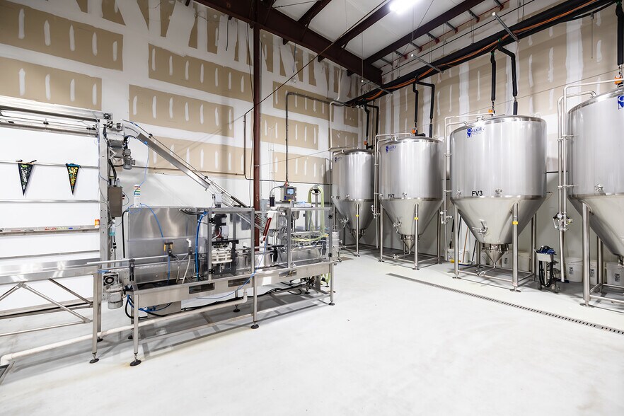 More Photos Of 110 Greenfield St, Wilmington General Retail For Sale