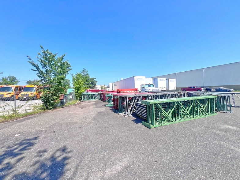 More Photos Of 5300 Tuxedo Rd, Hyattsville Warehouse For Lease