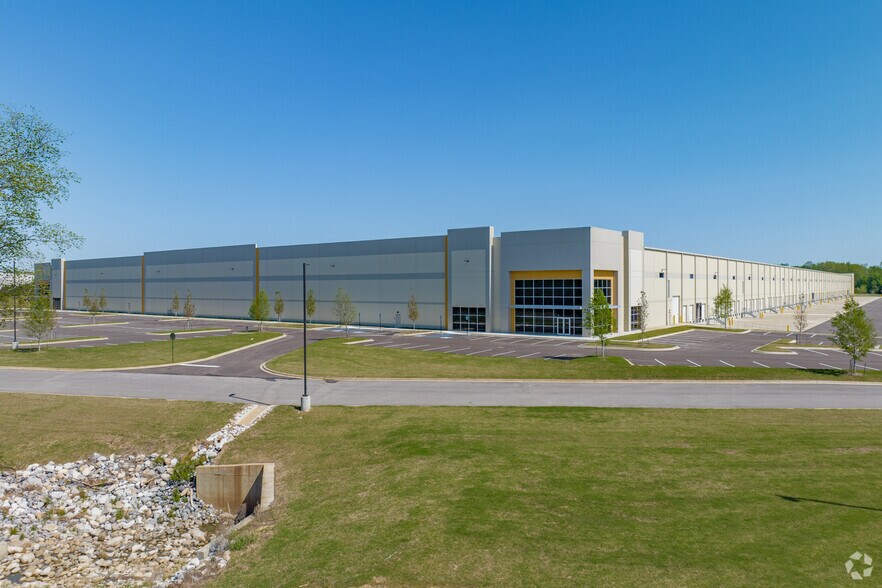 More Photos Of 3715 US Hwy 51, Southaven Distribution For Lease