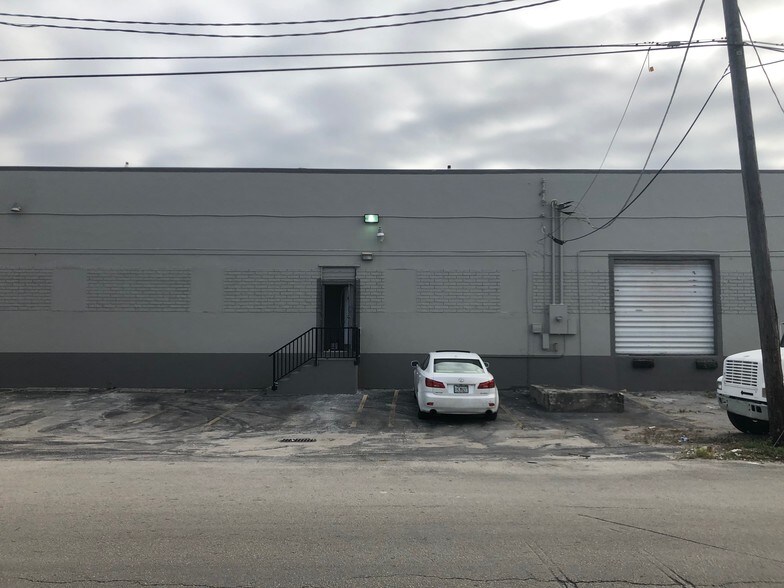 More Photos Of 1435-1495 E 11th Ave, Hialeah Warehouse For Lease