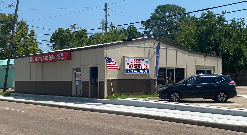 Primary Photo Of 2200 Garth Rd, Baytown Freestanding For Lease