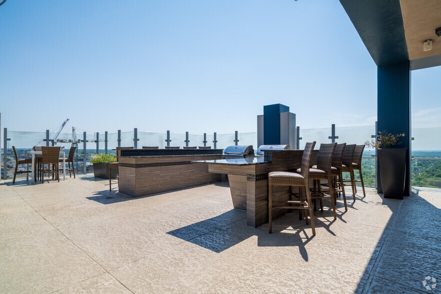 More Photos Of 51 Rainey St, Austin Apartments For Lease