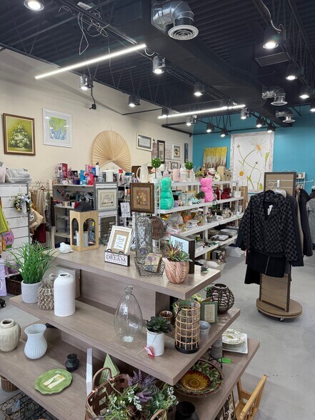 More Photos Of 7507 N 2nd St, Machesney Park Storefront Retail Office For Lease