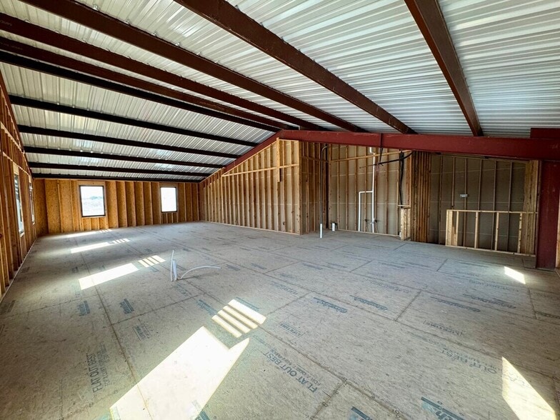 More Photos Of 105 McBar Dr, Jarrell Light Distribution For Lease