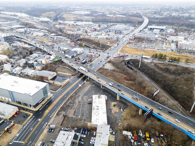 More Photos Of 3111 Grays Ferry Ave, Philadelphia Service For Sale