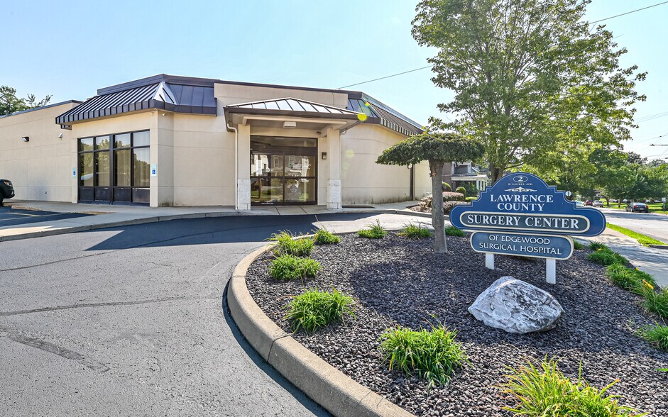 More Photos Of 508-512 N Jefferson st, New Castle Medical For Sale