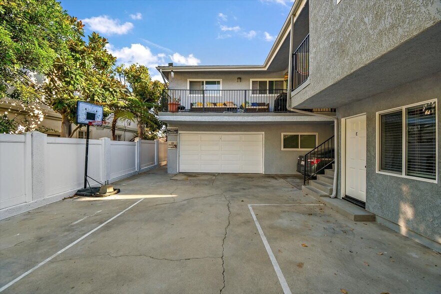 More Photos Of 2226 Voorhees Ave, Redondo Beach Apartments For Sale