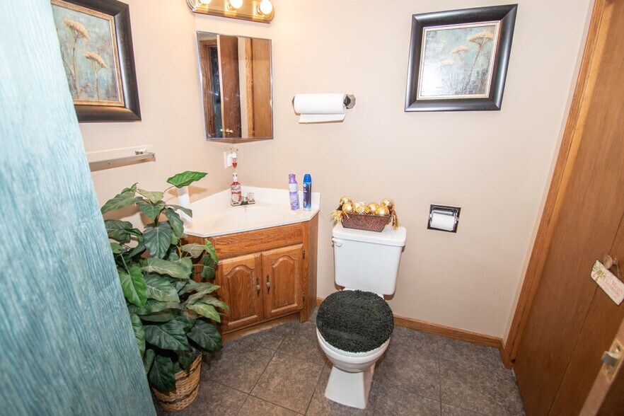 More Photos Of 3861 Main St, Mineral Ridge Office For Sale