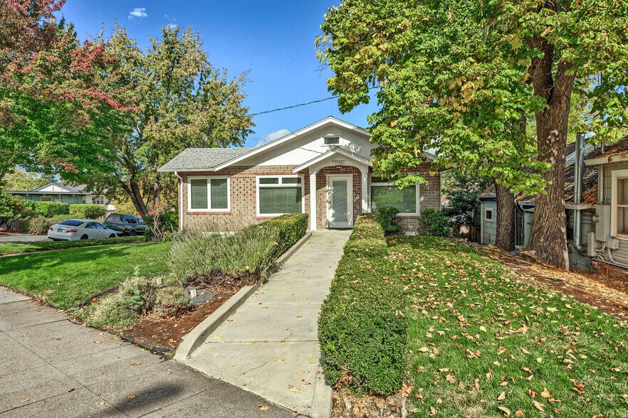 More Photos Of 1049 Siskiyou Blvd, Ashland Medical For Sale