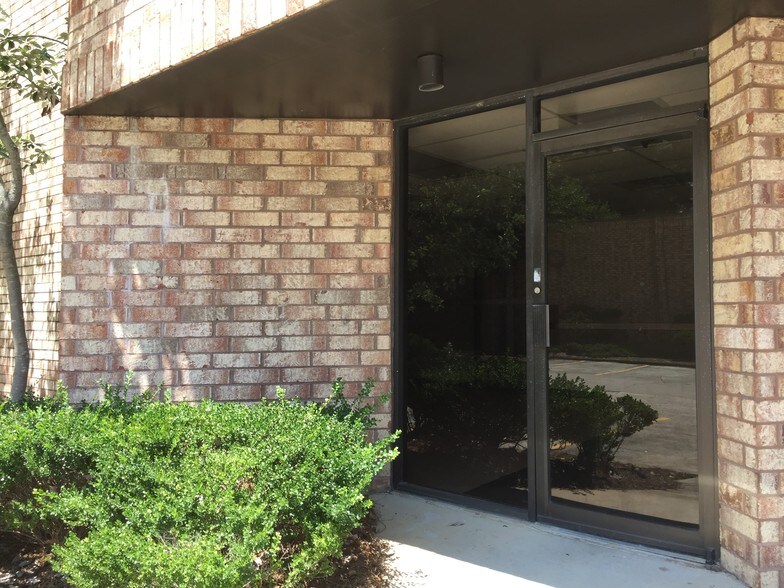 More Photos Of 189 Cobb Pky N, Marietta Warehouse For Lease