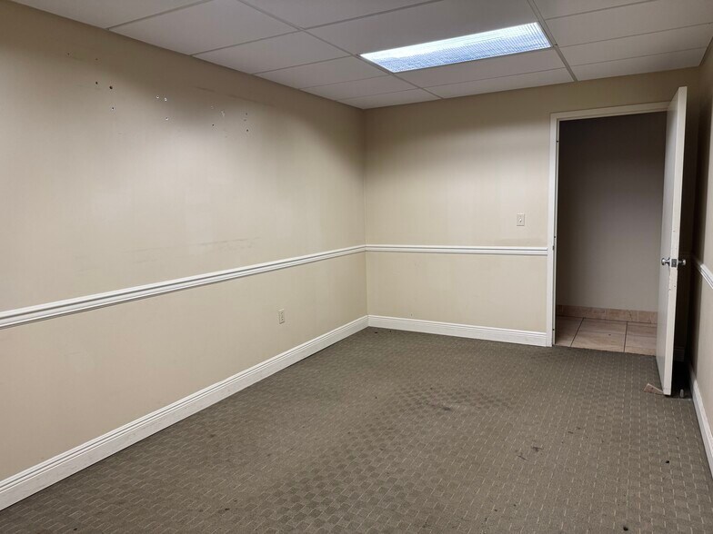 More Photos Of 15255 NW 82nd Ave, Miami Lakes General Retail For Lease
