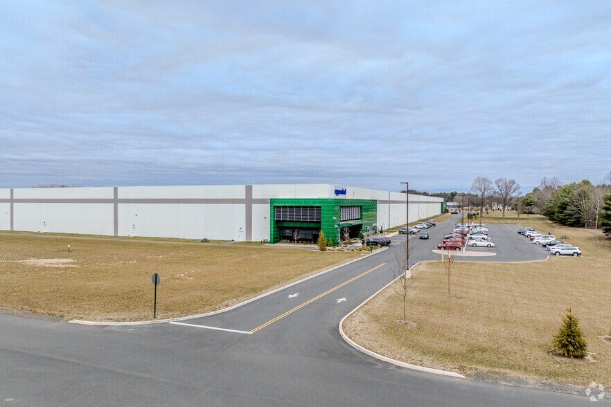 More Photos Of 113 N Maple St, Enfield Distribution For Lease