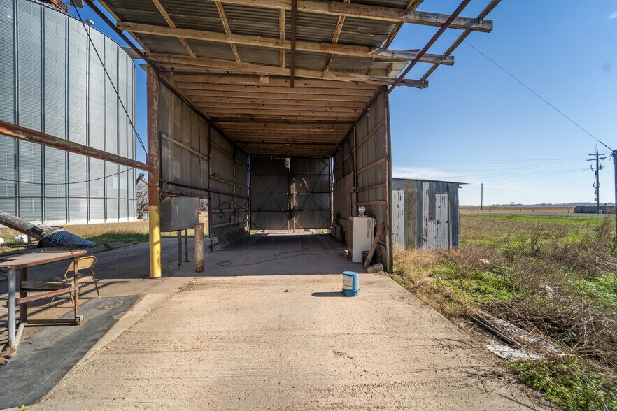 More Photos Of 2871 Gin Rd, Inez Industrial For Sale