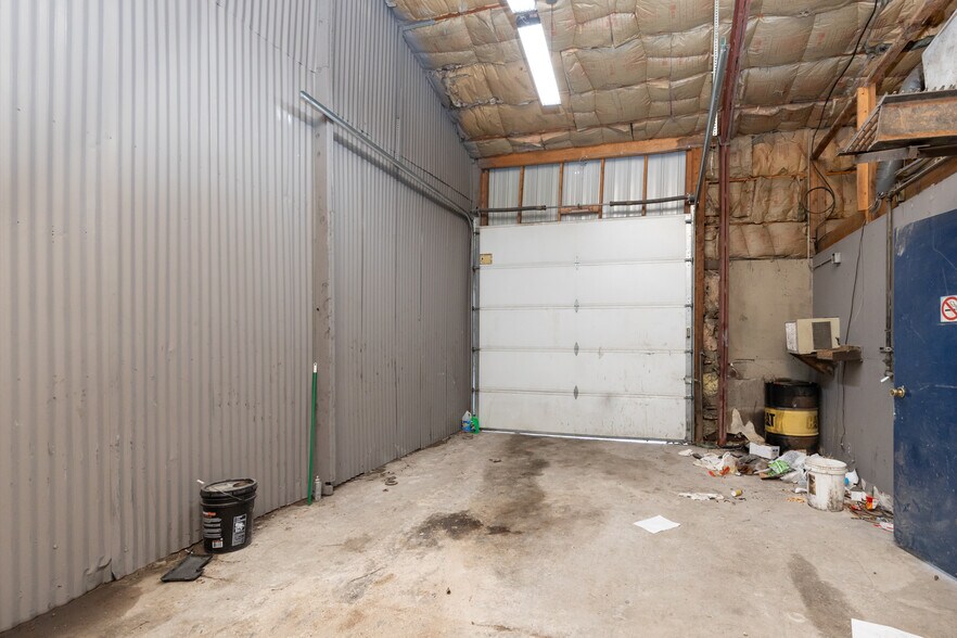 More Photos Of 1120 Chestnut St, Carlin Light Distribution For Sale