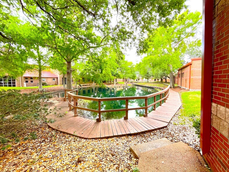 More Photos Of 215 Oak Dr S, Lake Jackson Medical For Lease