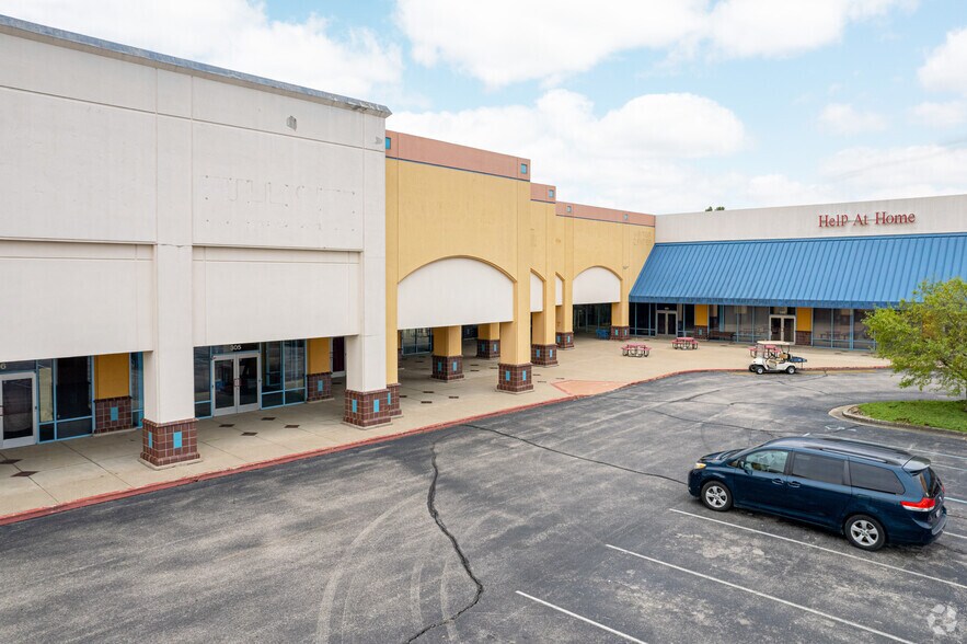 More Photos Of 357 Tanger Blvd, Seymour Unknown For Lease