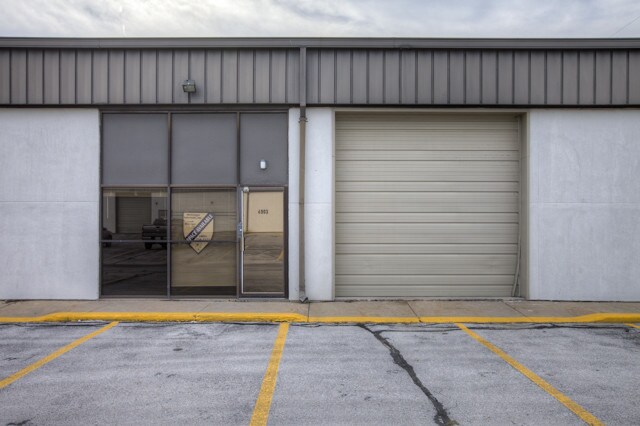 More Photos Of 4901-4917 F St, Omaha Warehouse For Lease