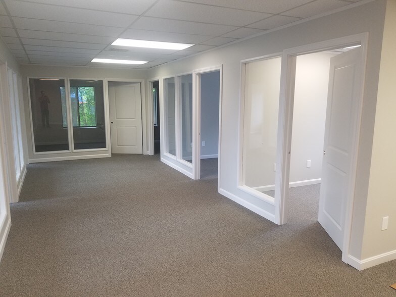 More Photos Of 161-163 Boston Post Rd, Waterford Office For Lease