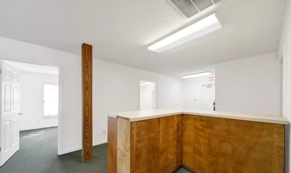 More Photos Of 209 W Barr St, Lancaster Office For Sale