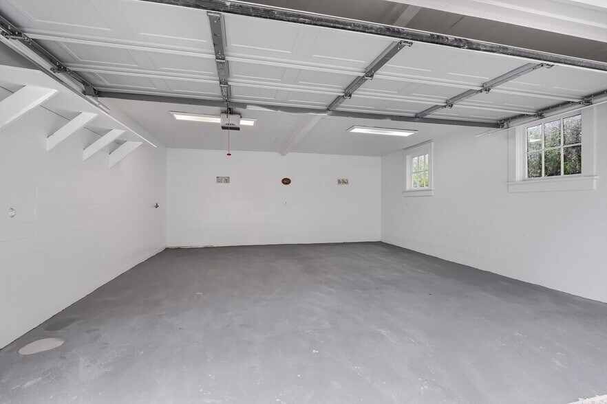 More Photos Of 511 S Travis St, Sherman Office For Sale