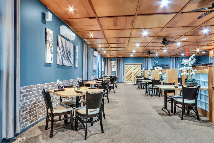More Photos Of 2816 Route 120, Mchenry Restaurant For Sale