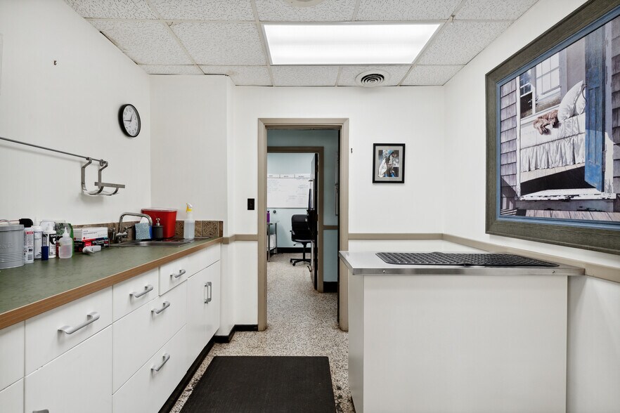 More Photos Of 6 N Avondale Rd, Avondale Estates General Retail For Sale