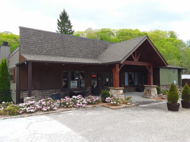 More Photos Of 444 S Beech Mountain Pky, Banner Elk Office For Sale