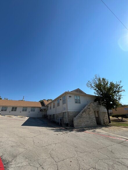 More Photos Of 2400 NW 24th St, Fort Worth Office For Sale