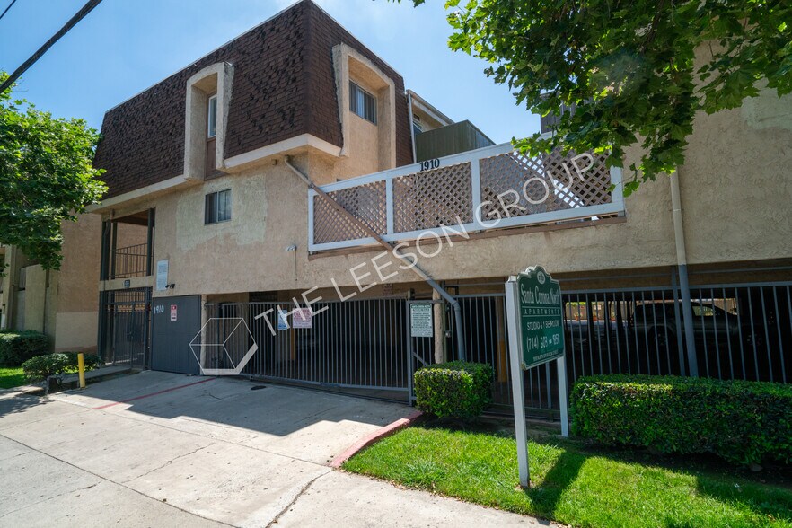 More Photos Of 1910 N Spurgeon St, Santa Ana Apartments For Sale