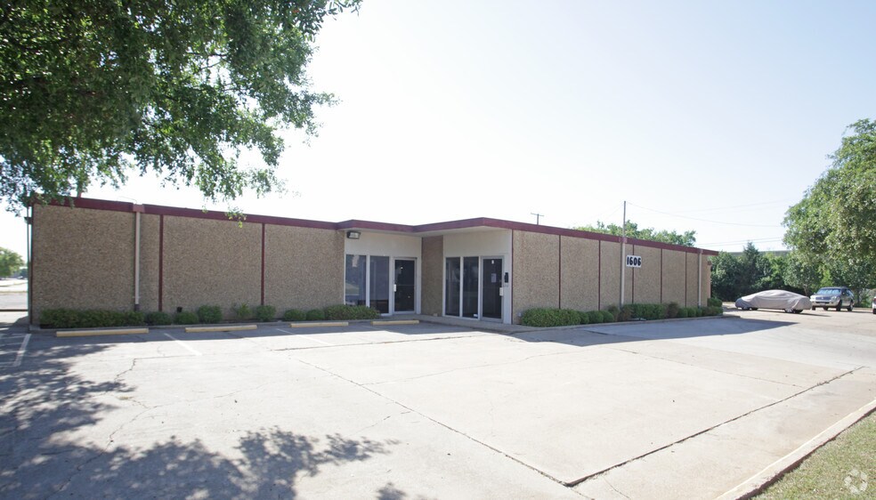 More Photos Of 1606 109th St, Grand Prairie Light Distribution For Lease