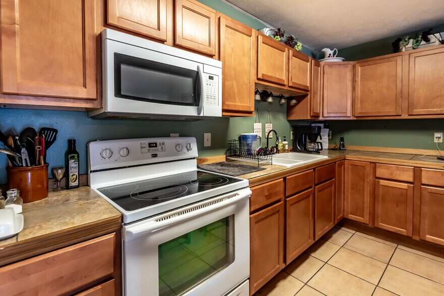 More Photos Of 5527 Oregonia Rd, Oregonia Restaurant For Sale