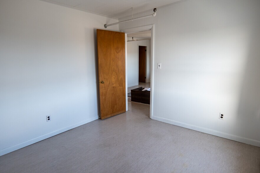 More Photos Of 4 Market Sq, Houlton Office For Sale