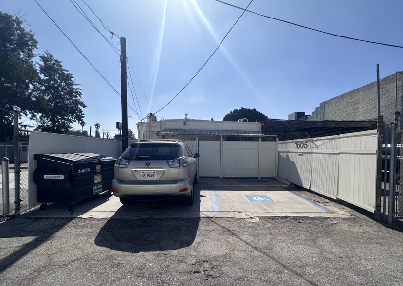 More Photos Of 1605 W Magnolia Blvd, Burbank Freestanding For Sale