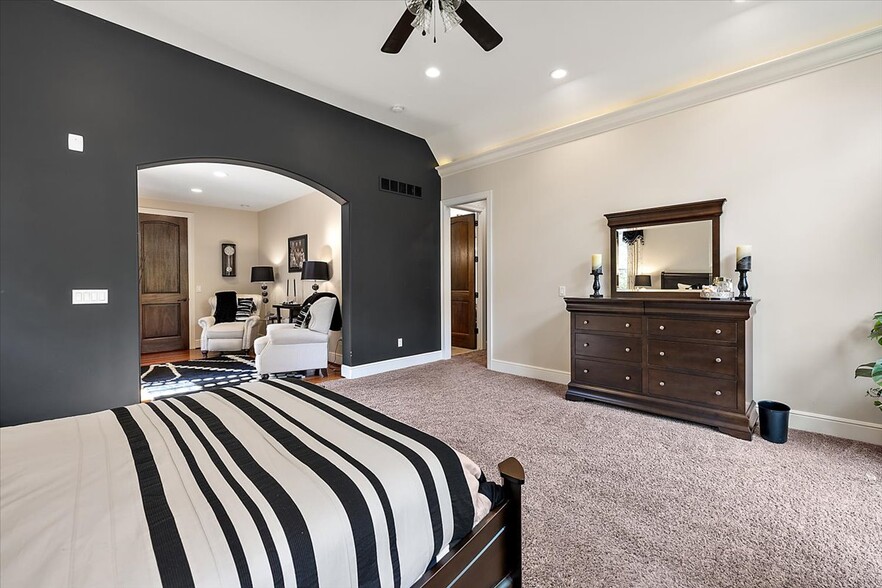 More Photos Of 1330 Oxford Rd, Bloomfield Hills Specialty For Sale